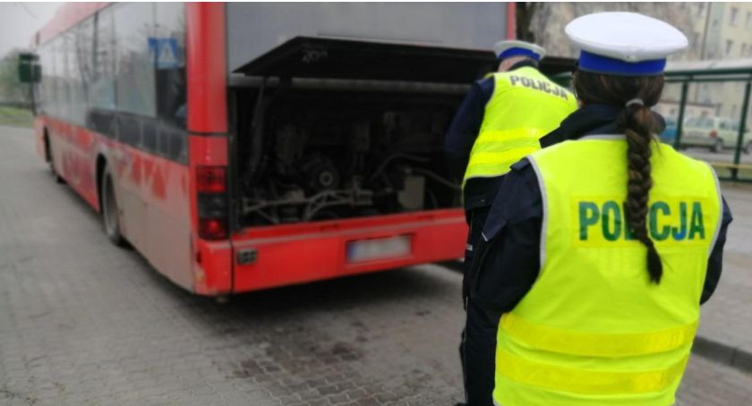 Świecka drogówka kontroluje autobusy. Każdy z nas może łatwo zgłosić niesprawny pojazd