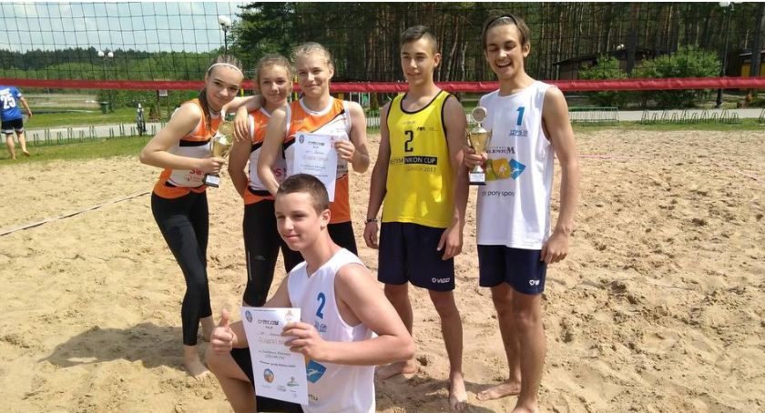 Drużyny z SP nr 1 Świecie i SP Lniano mistrzami powiatu w siatkówce plażowej
