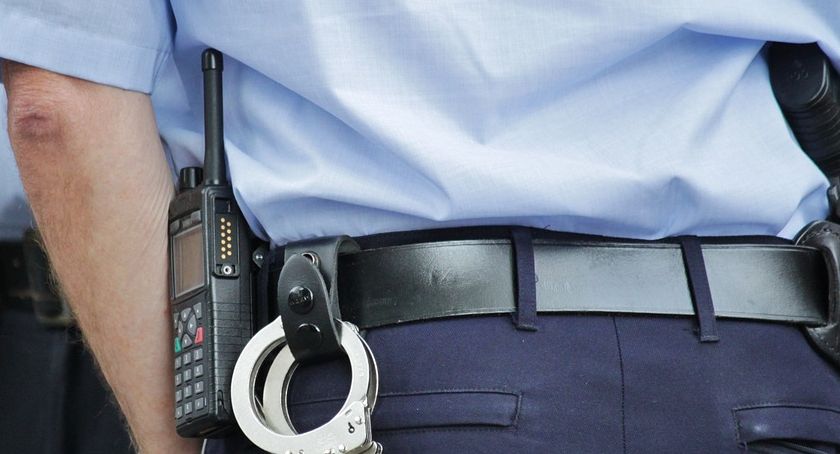 Starsza kobieta została okradziona we własnym domu. Policja ostrzega, by nie wpuszczać nieznajomych