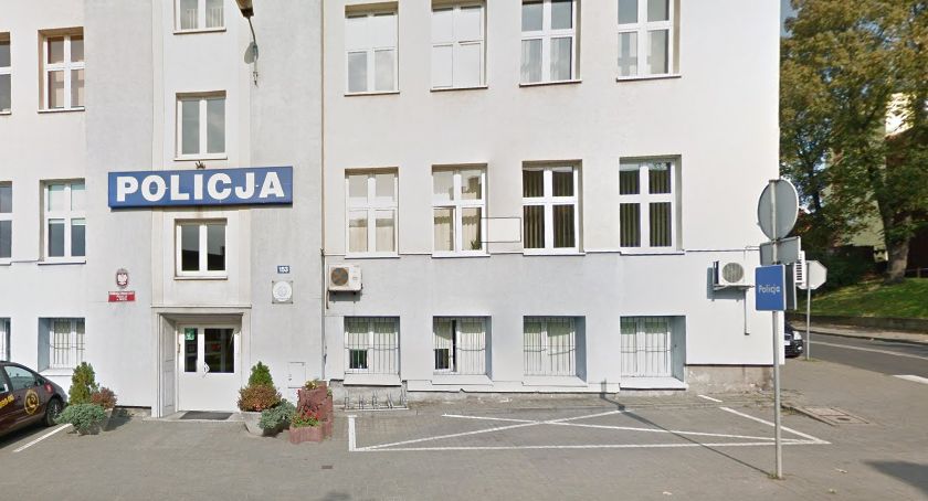 Co dzieje się na komendzie za zamkniętymi drzwiami? Prokuratura ma filmy z pobicia, ale policjant cały czas jest na wolności