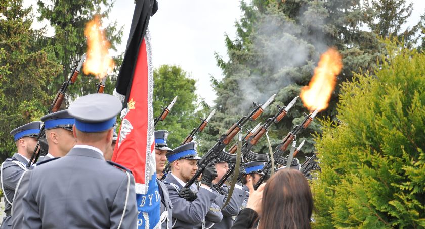 Pogrzeb Krzysztofa Dulińskiego: pochodzący ze Świecia policjant został pożegnany z honorami [ZDJĘCIA]