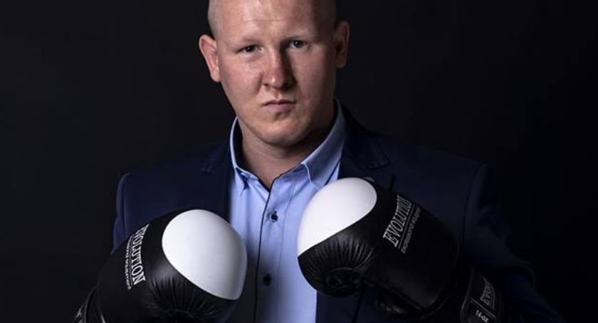 Paweł Grześk czerpie szczęście z pomagania innym. Swoje życie zmienił po stracie brata