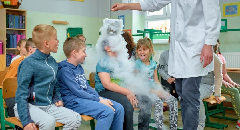 Piknik „po Świecie nauki” w Szkole Podstawowej nr 7 w Świeciu. Takiego Dnia Dziecka można pozazdrościć [ZDJĘCIA]