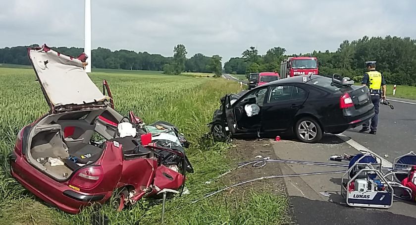 Policja szuka świadków zdarzenia. Nie żyją dwie osoby [ZDJĘCIA]