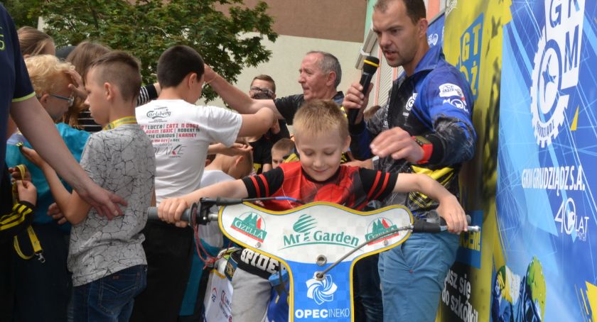 Żużlowcy GKM Grudziądz w naszym powiecie. Dzieciom motocykle się spodobały [ZDJĘCIA]