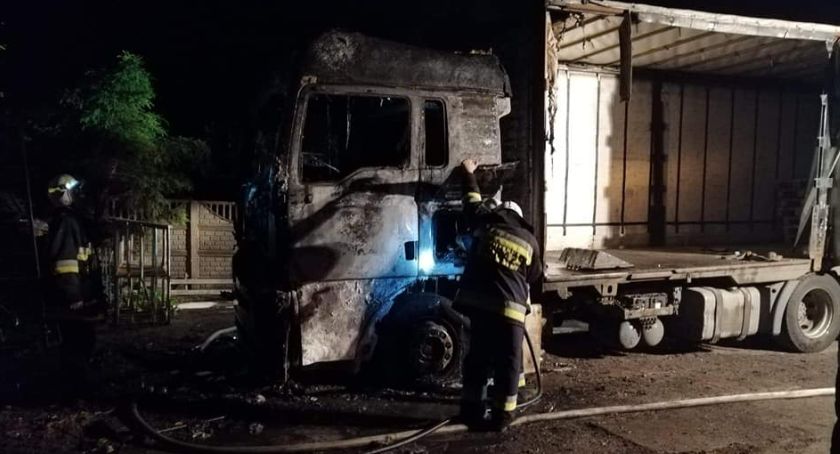 Pożar samochodu ciężarowego. W akcji wzięło udział 6 jednostek straży pożarnej [ZDJĘCIA]