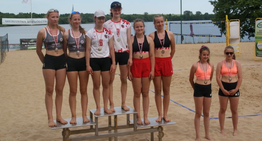 Młodziczki Jokera Natalia Bandurska i Wiktoria Szpyra mistrzyniami województwa w siatkówce plażowej