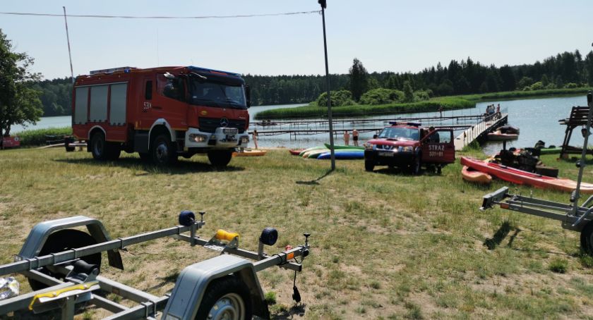 Akcja ratownicza nad kąpieliskiem w Tleniu. Strażacy poszukują osoby, która miała utonąć 