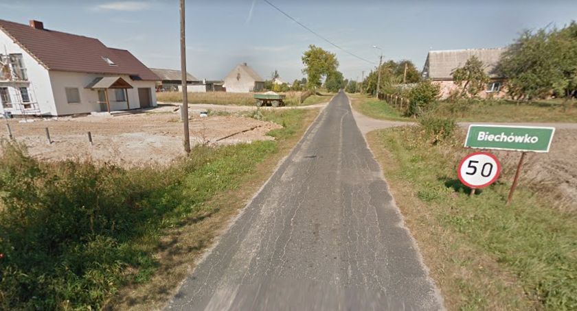Droga wymaga pilnego remontu. Problemem są też drzewa, których korzenie rozsadzają nawierzchnię