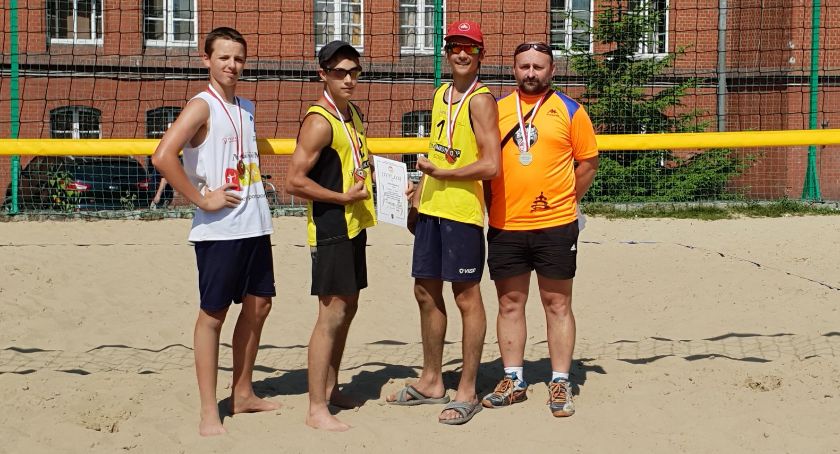 Siatkarze z Lniana najlepsi w finale Igrzysk Młodzieży Szkolnej w siatkówce plażowej