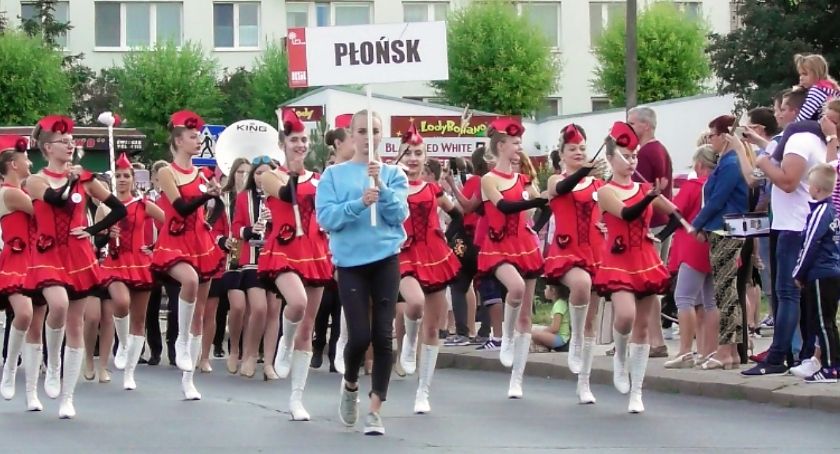 Sobotni przemarsz orkiestr dętych ulicami Świecia [WIDEO]