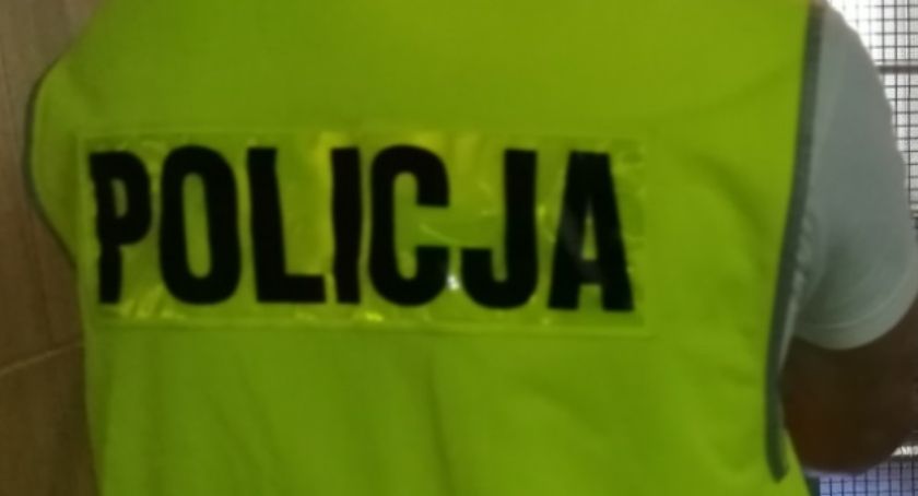 Motocyklista trafił do szpitala. Pomocy jako pierwsi udzielili mu policjanci 