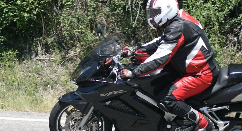 Dwa wypadki z udziałem motocyklistów, jeden z nich zginął na miejscu