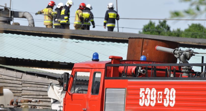Pożar w Świekatowie. Pali się magazyn koło stolarni [MAMY ZDJĘCIA]