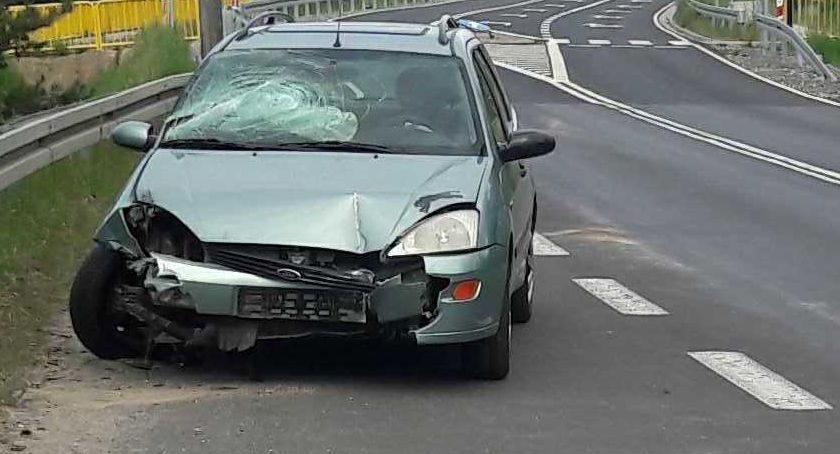Wiemy, kto zostawił na drodze rozbitego forda