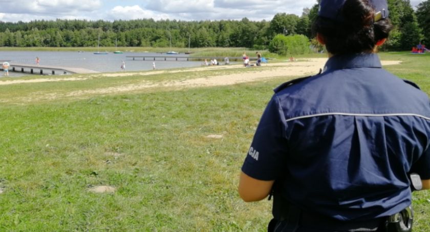 Policjanci pojawili się w Decznie i na innych kąpieliskach. Sprawdzamy, co tam robili