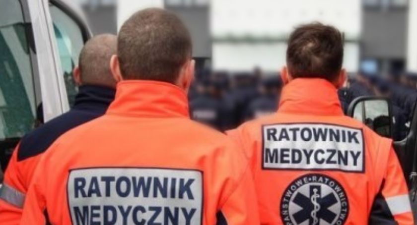 Zderzenie dwóch samochodów i motocykla. Motocyklista nie przeżył 