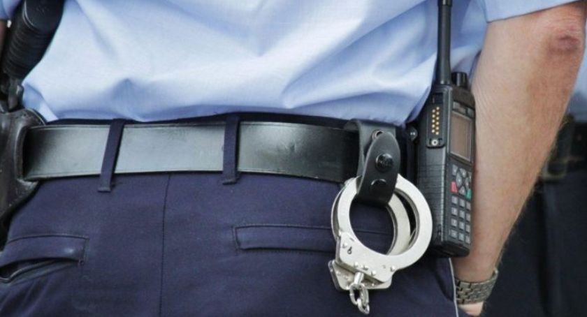 Zauważył plik pieniędzy i je przywłaszczył. Nie cieszył się nimi za długo 