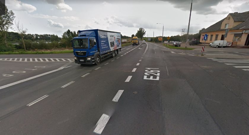 Włosi opuścili budowę, drogę zarastają chwasty. Mieszkańcy mają problem 