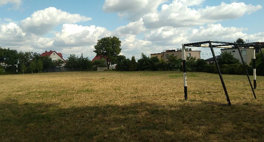 Kiedy ruszy przebudowa boiska przy Okrężnej? Co się dzieje z projektami z budżetu obywatelskiego?