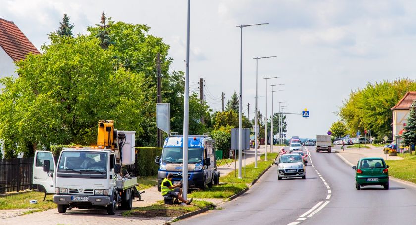 Rozpoczęła się wymiana oświetlenia na ulicy Wojska Polskiego. Gdzie jeszcze by się przydały nowe lampy?