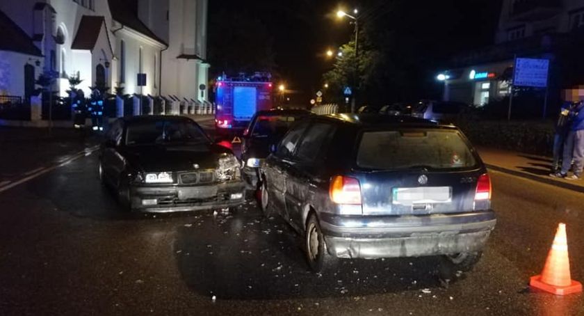 Kobieta rozbiła cztery samochody. Jechała środkiem drogi