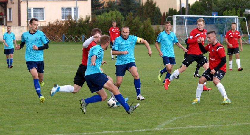 B klasa. Strażak Przechowo wygrał z Czarnymi Lniano [ZDJĘCIA]