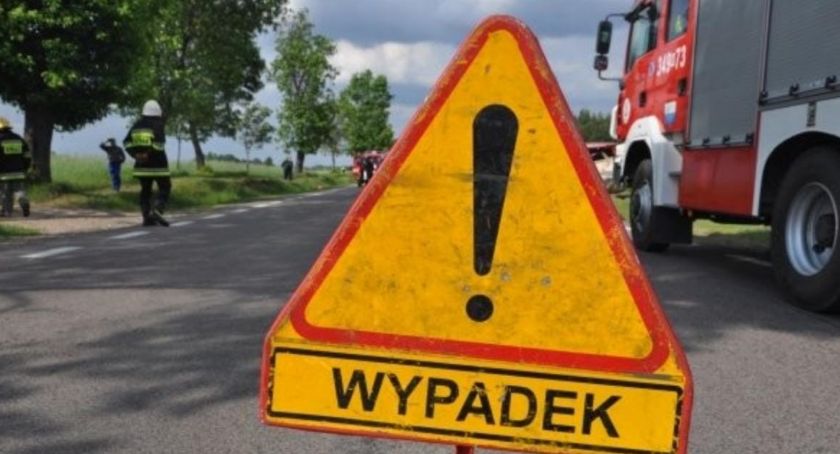 Rodzina z dwójką dzieci została uwięziona w samochodzie