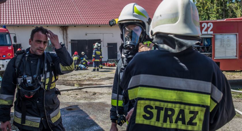 Kanapa paliła się w pustostanie w Nowem. Strażacy podejrzewają, że to sprawka bezdomnych