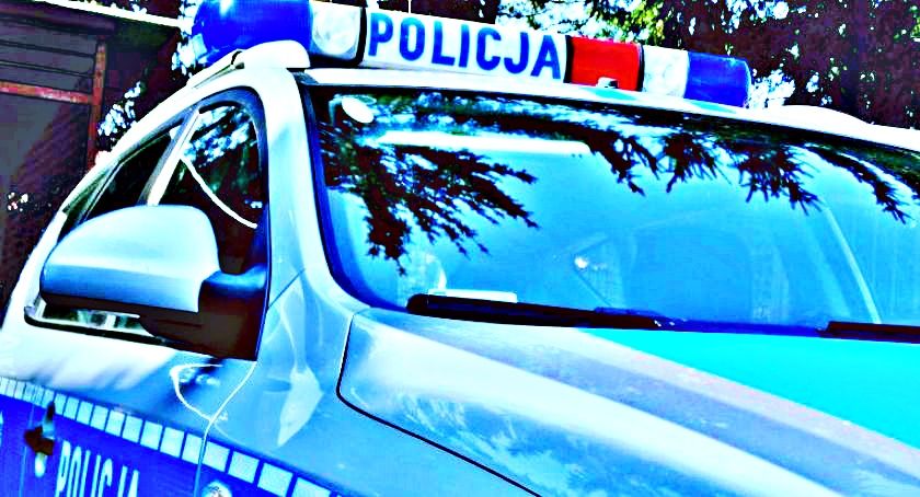 Plaga pijanych kierowców w weekend. Rekordzista kompletnie pijany razem ze swoim bmw skończył w rowie