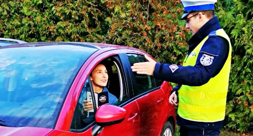 Policjanci kontrolowali światła w samochodach. Czy Waszym zadaniem takie akcje są potrzebne? [ZDJĘCIA]