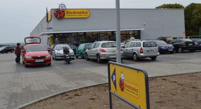 Drożej w kasie niż na półkach. Czy Biedronka oszukiwała klientów?