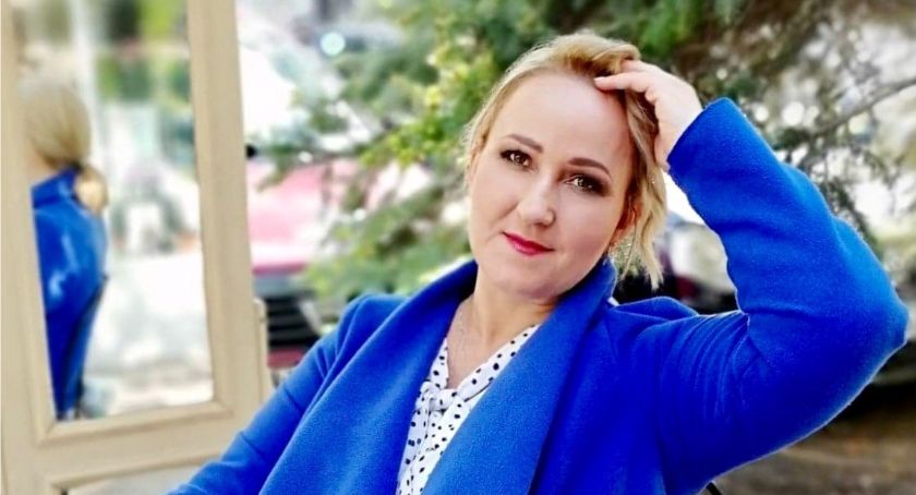 Hanna Lewandowska przez niektórych znana jest jako pani od plastyki. Jej pasją jest malarstwo, które łączy z byciem katechetką i kosmetyczką