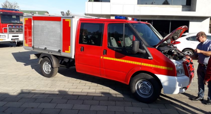 Nowy wóz dla strażaków z Parlina. Druhowie nie kryją zadowolenia