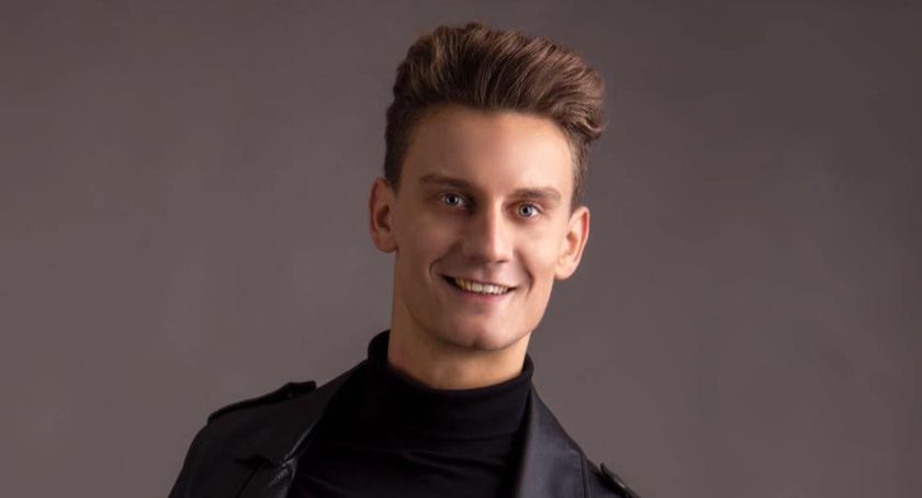 Mister włosów i elegancji. Jakub Bzdawka nieźle poradził sobie na konkursie Mister Polski 2019