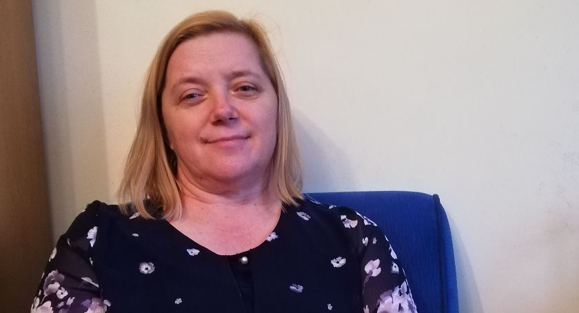 Doradzi, pomoże i wysłucha propozycji - taka jest pani Anna Kruczyńska, kierownik biblioteki w Bukowcu