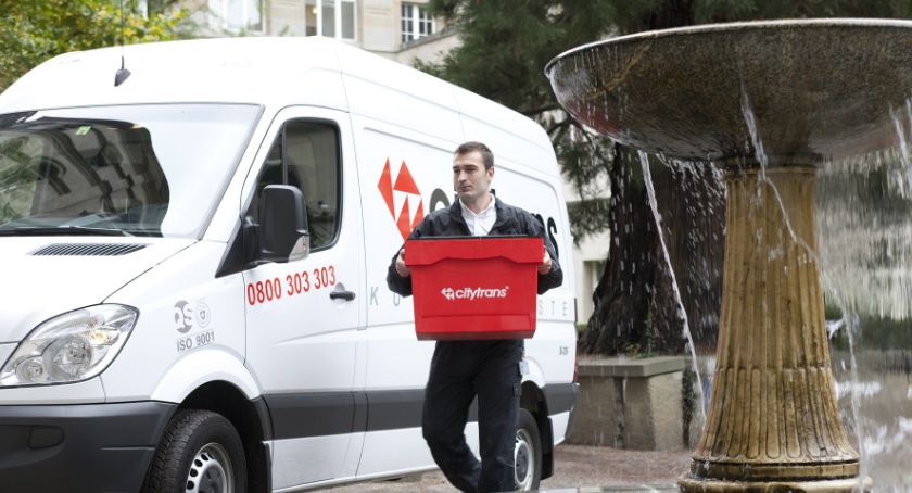 Oszustwo na kuriera. Chcą, żeby zapłacić im za przesyłkę za pobraniem
