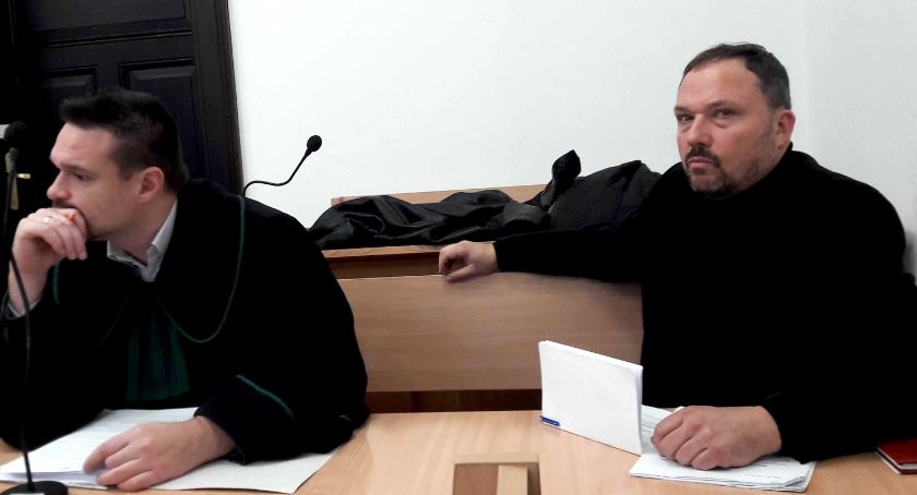 Adam Knapik oskarżony o znęcanie się nad żoną. Czy mama broniła go w sądzie?