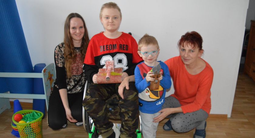 Damianowi potrzebny jest wózek, bo mięśnie stopniowo zanikają. Możemy mu pomóc