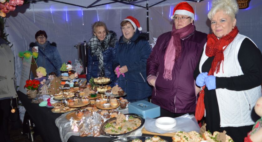 Kiermasz Świąteczny w Świeciu trwa. Zobaczcie co można kupić i zjeść? [ZDJĘCIA]