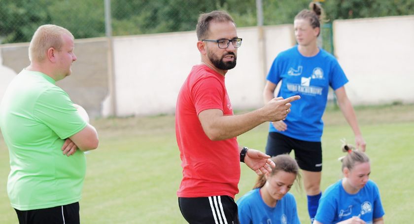 Tomasz Płachecki nie będzie trenował już piłkarek Strażaka Przechowo. Kto go zastąpi?