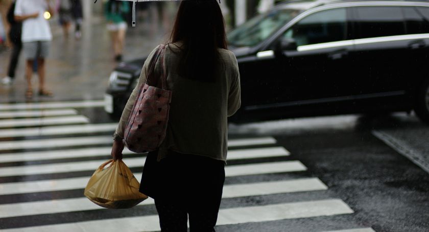 Chełmnianin potrącił pieszego na pasach przy Biedronce. Mogło dojść do nieszczęścia