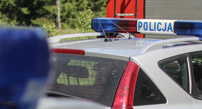 Policjanci gasili samochód na autostradzie. Właściciel nie widział nic niepokojącego