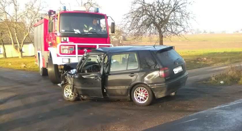 Samochód wpadł w poślizg w Belnie. Dziecko trafiło do szpitala