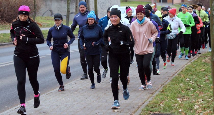 Pobiegli, pomaszerowali, poskakali i pojechali dla chorego Mikołaja [ZDJĘCIA]