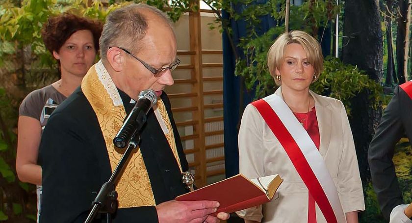 Ksiądz Kazimierz Grajewski żyje, ale stan jest poważny. Dementujemy plotki