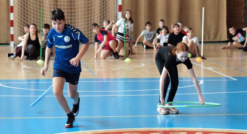 Sportowe ferie w hali widowiskowo-sportowej w Świeciu – turniejowy czwartek [ZDJĘCIA]