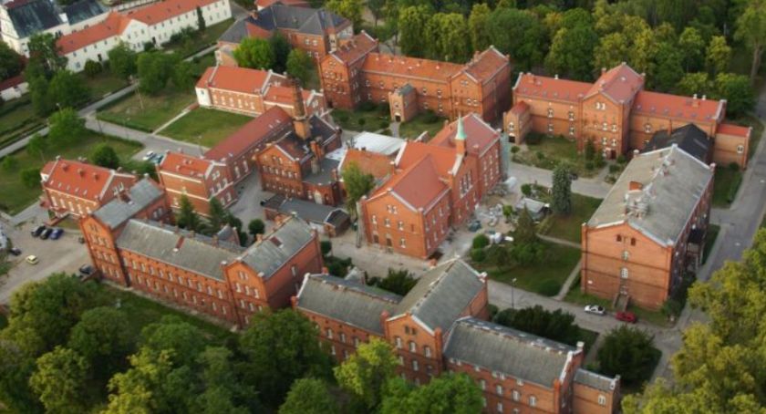 Matka zabiła swoje dwumiesięczne bliźniaki? Kobieta przebywa w szpitalu psychiatrycznym w Świeciu