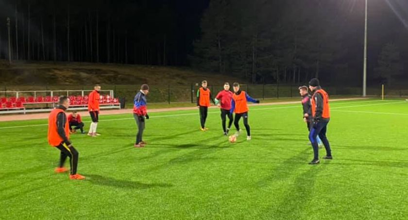 Piłkarze Gromu Osie przygotowują się do rundy wiosennej. Za nimi trzy sparingi