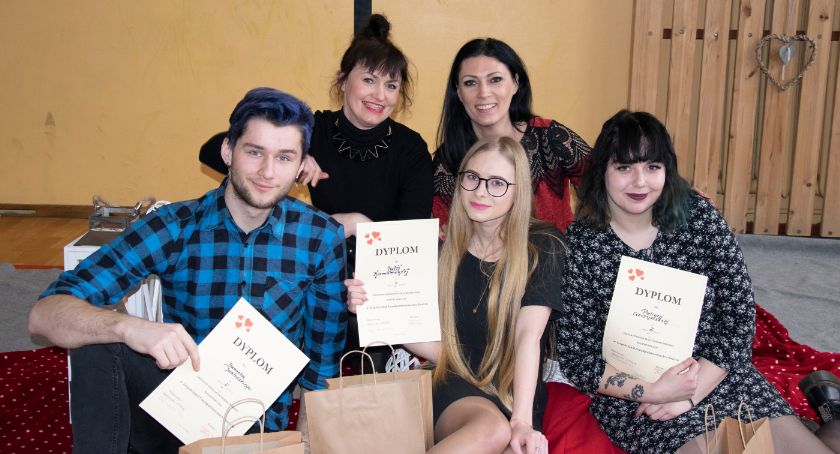Miłość w piosenkach wyrazili uczniowie Zespołu Szkół Ponadpodstawowych w Świeciu. Przegląd zwyciężyła Julia Kamińska